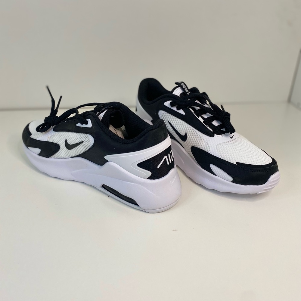 WOMENS NIKE AIR MAX BOLT SIZE 8.5